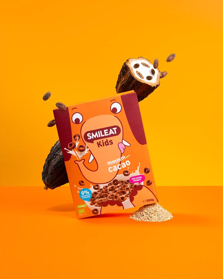 Imagen de la colección Smileat Kids con cereales ecológicos de cacao, elaborados con avena y sin edulcorantes artificiales.