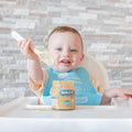 Niño comiendo tarrito ecológico merluza con verduras